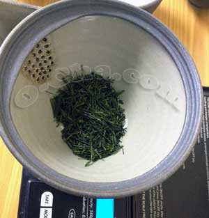 pour green tea